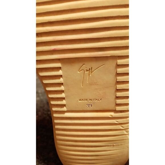 Giuseppe Zanotti size 39 Disighner shoes. Made in Italy. In fair condition. - Picture 9 of 16